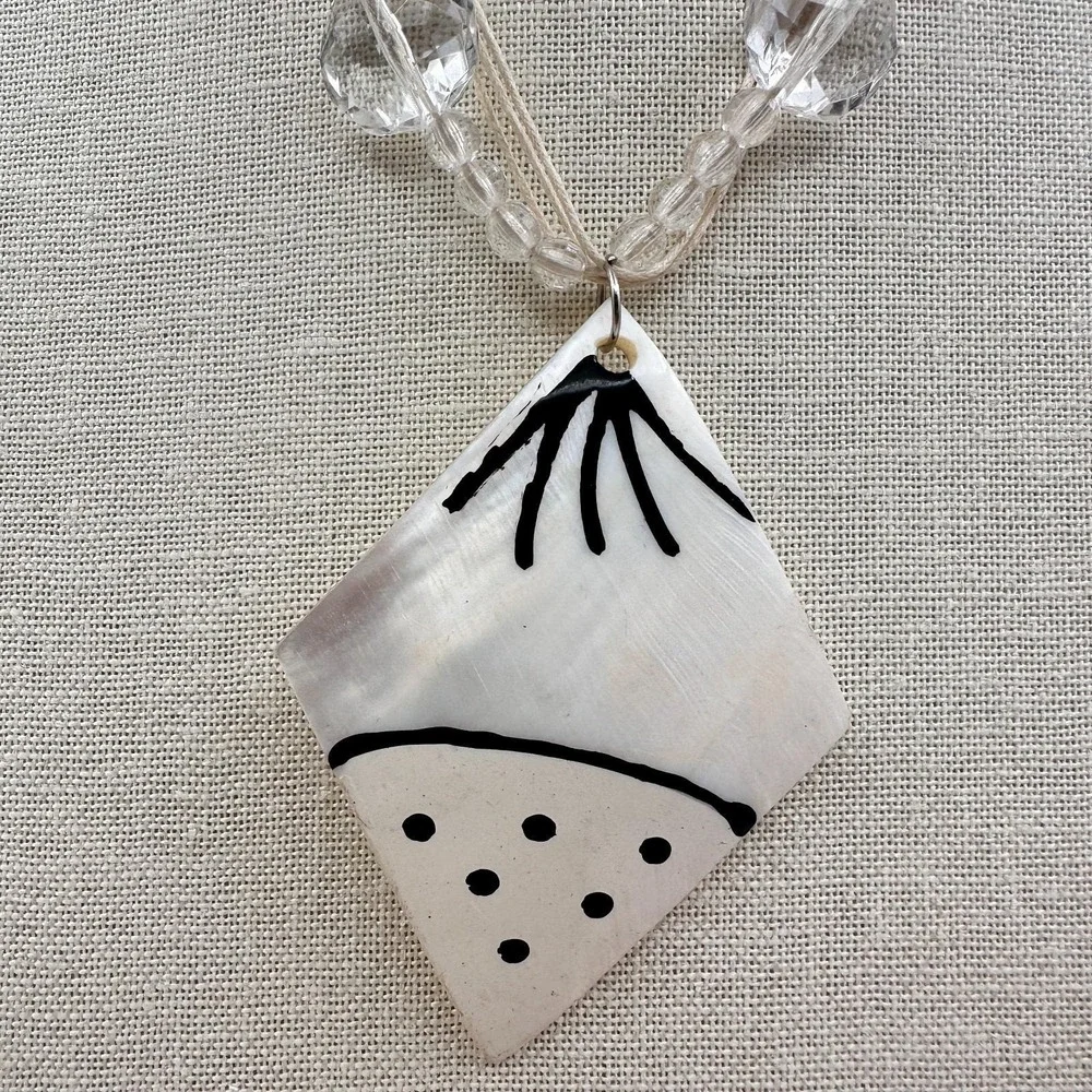 Vintage 90s‎ Multi Stand Beaded Hand Painted Mother-of-Pearl Pendant Necklace